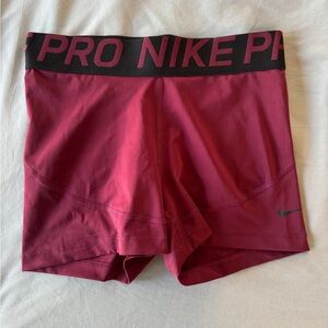 Women’s Nike pro shorts 3” Maroon Sz Medium